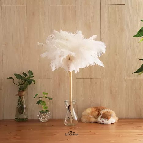 White ostrich feather duster